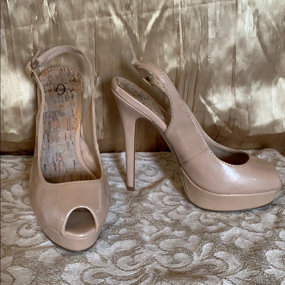 Light pink platform heel
